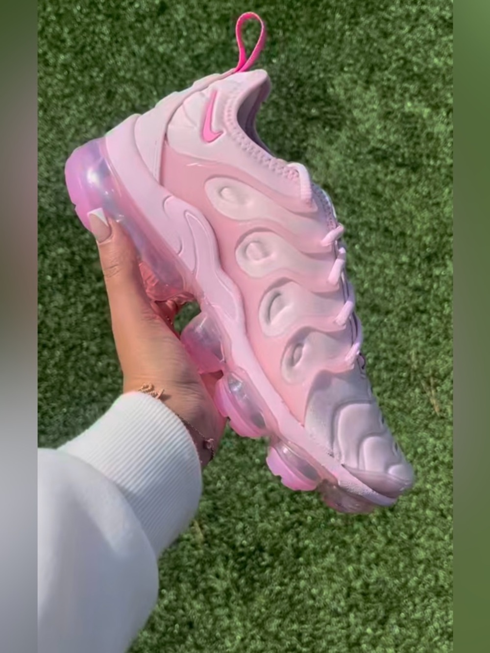 Nike Air VaporMax Plus 💅🌴 Pink Foam Running Shoes  Sneakers Size 8 FZ3614-686